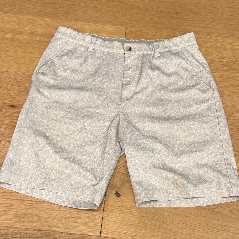 Greg Norman Collection Light Gray Paisley Flat Front Shorts